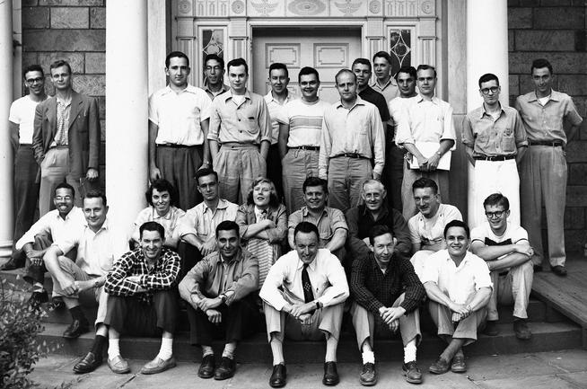 Geochemistry faculty and graduate students gather in front of Lamont Hall in 1954. Broecker is seated in the second row from the bottom, far right; geochemistry professor J. Laurence Kulp, who encouraged Broecker’s enrolling at Columbia, is seated with neck tie at center front. Photo: Courtesy Lamont-Doherty Earth Observatory Archives